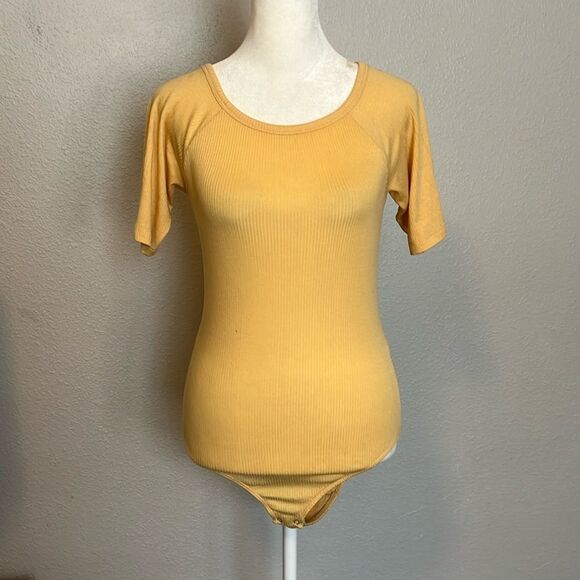 Everlane Ribbed Short Sleeve Bodysuit Yellow Size Small - Picture 1 of 8